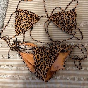 Triangl cheetah print bikini